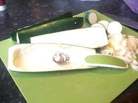 Skafa innan úr kúrbítnum